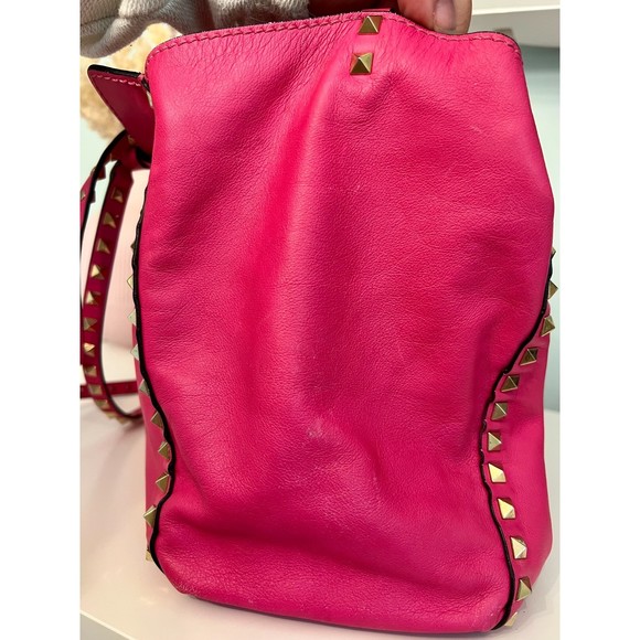 Valentino Garavani Vitello Medium Rockstud Tote in Pink - Picture 13 of 14